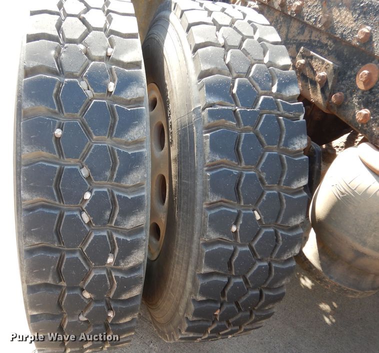 image for item DJ7442 2004 Peterbilt 378  semi truck