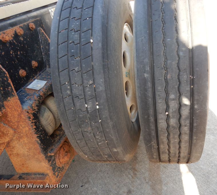 image for item DJ7442 2004 Peterbilt 378  semi truck