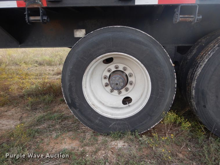 image for item DJ7443 1993 Utility Trailer  flatbed trailer