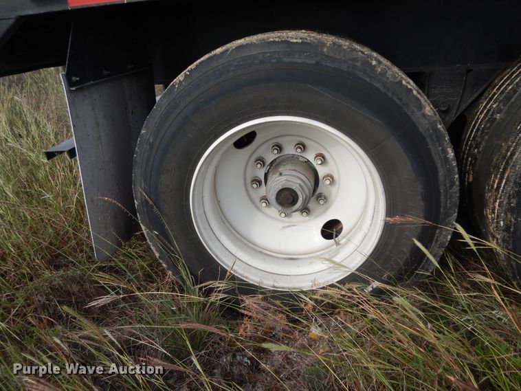 image for item DJ7443 1993 Utility Trailer  flatbed trailer