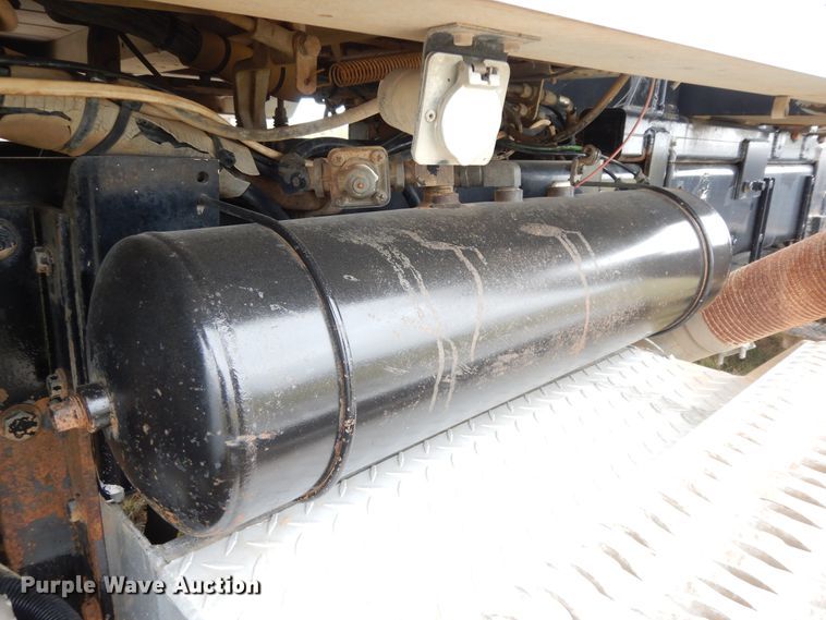 image for item DJ7470 1996 Peterbilt 378  semi truck