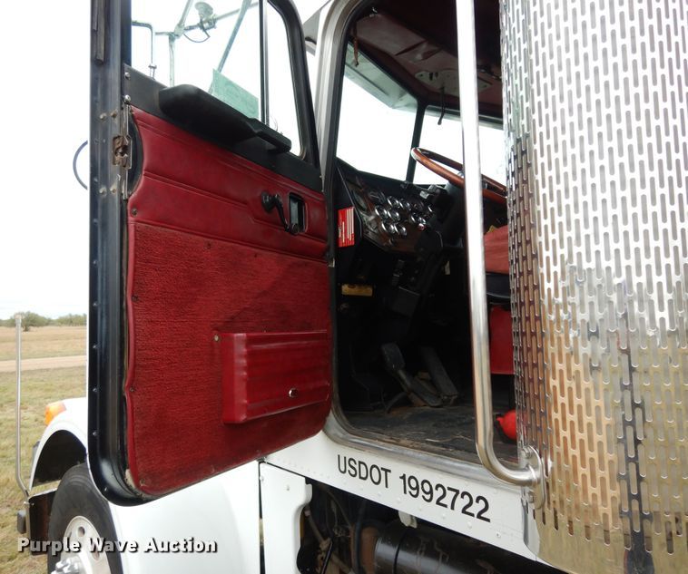 image for item DJ7470 1996 Peterbilt 378  semi truck