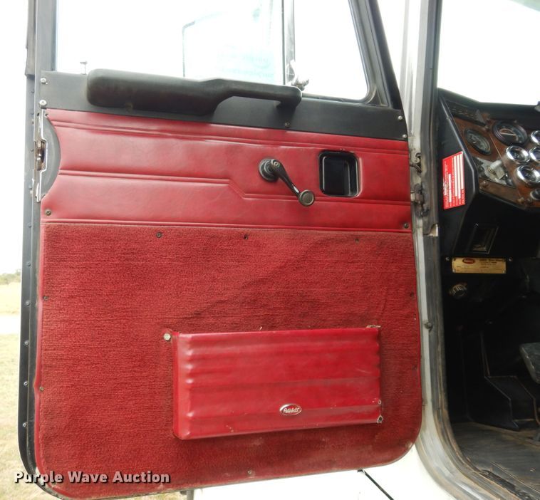 image for item DJ7470 1996 Peterbilt 378  semi truck