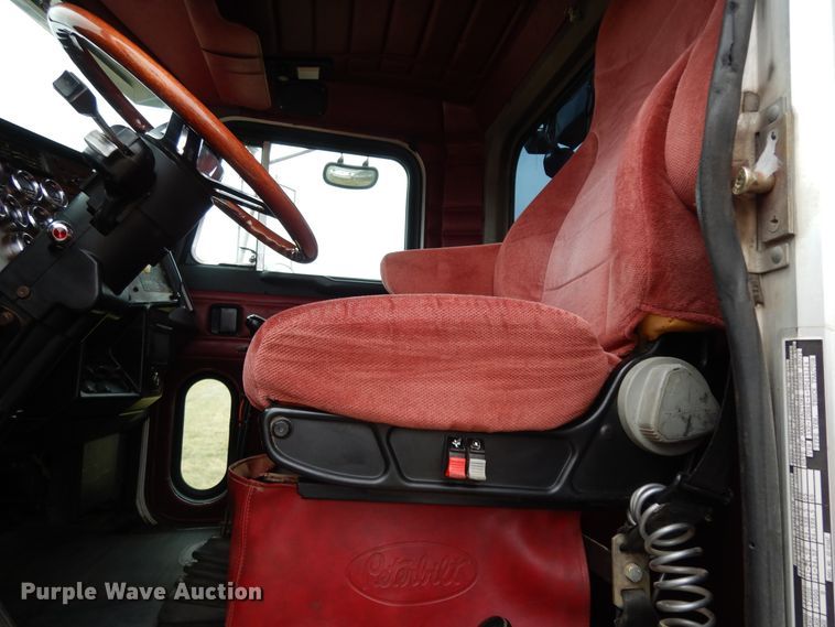 image for item DJ7470 1996 Peterbilt 378  semi truck