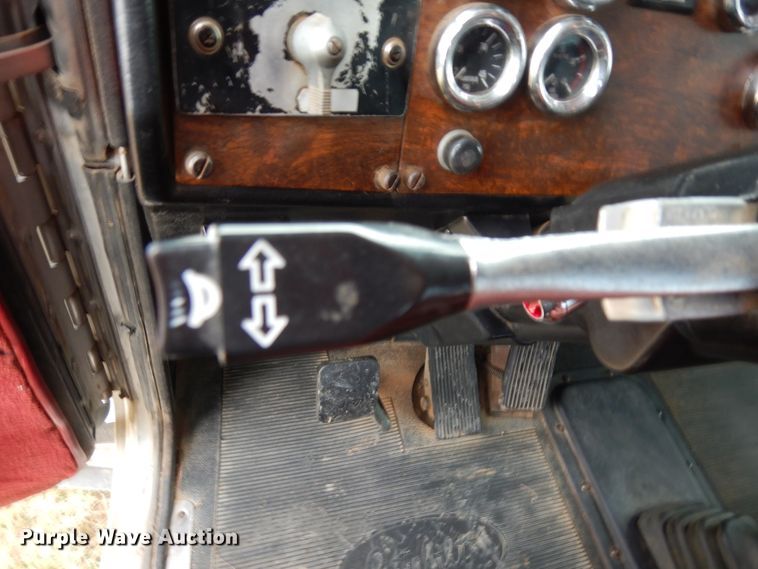 image for item DJ7470 1996 Peterbilt 378  semi truck