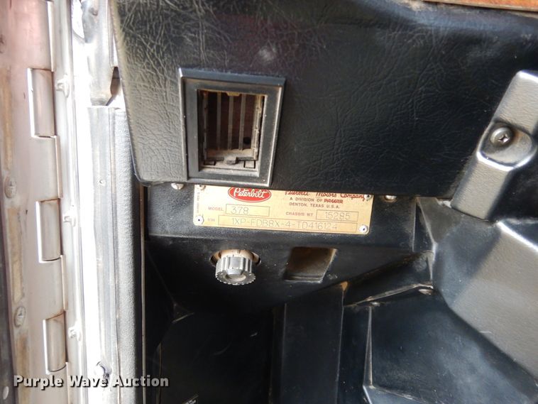 image for item DJ7470 1996 Peterbilt 378  semi truck