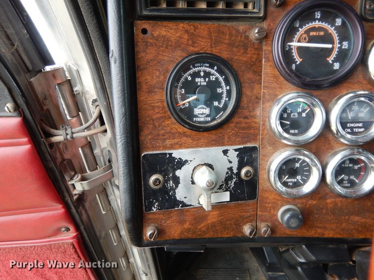 image for item DJ7470 1996 Peterbilt 378  semi truck