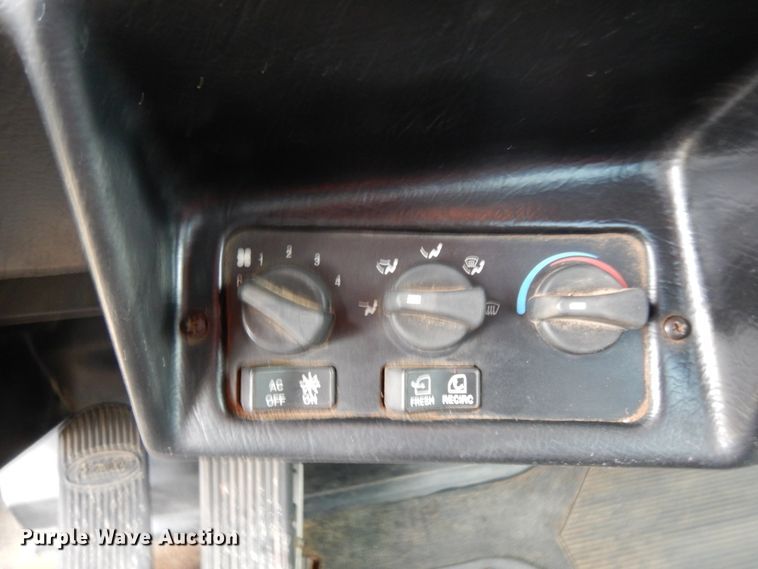 image for item DJ7470 1996 Peterbilt 378  semi truck