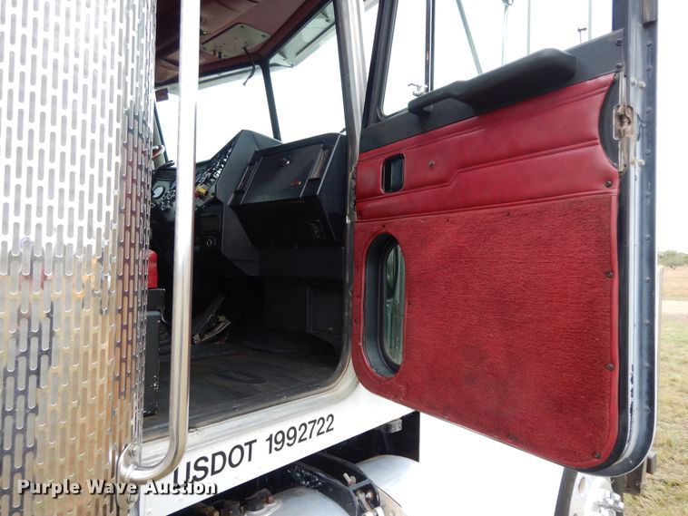 image for item DJ7470 1996 Peterbilt 378  semi truck