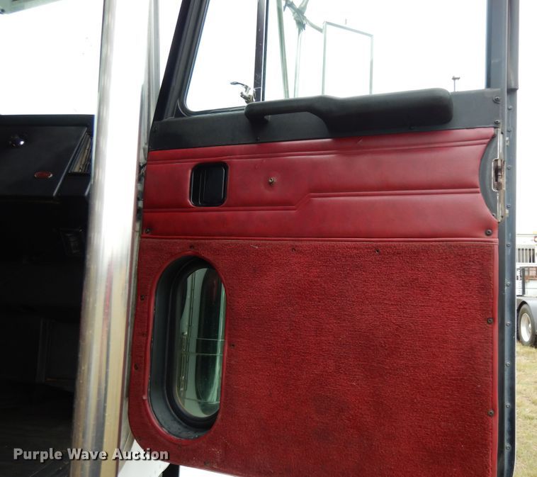 image for item DJ7470 1996 Peterbilt 378  semi truck