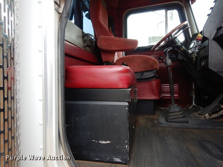 image for item DJ7470 1996 Peterbilt 378  semi truck