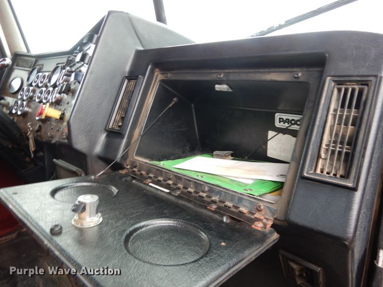 image for item DJ7470 1996 Peterbilt 378  semi truck