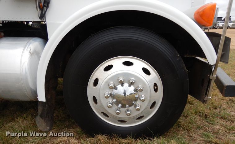 image for item DJ7470 1996 Peterbilt 378  semi truck