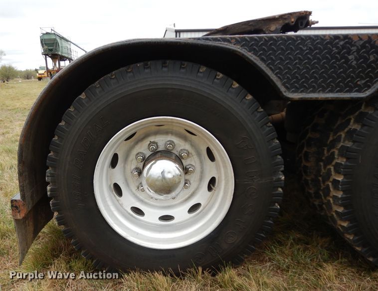 image for item DJ7470 1996 Peterbilt 378  semi truck