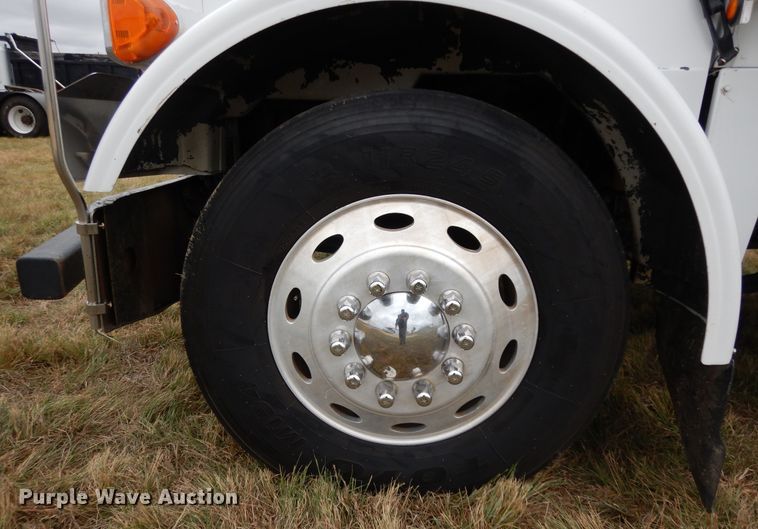 image for item DJ7470 1996 Peterbilt 378  semi truck