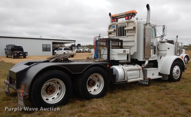 image for item DJ7471 2000 Peterbilt 378  semi truck