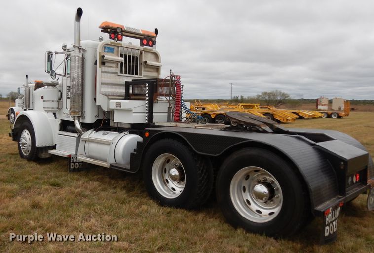 image for item DJ7471 2000 Peterbilt 378  semi truck