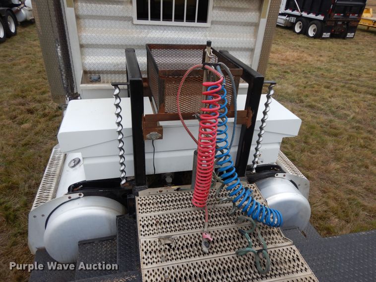 image for item DJ7471 2000 Peterbilt 378  semi truck