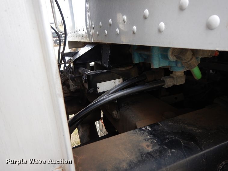 image for item DJ7471 2000 Peterbilt 378  semi truck