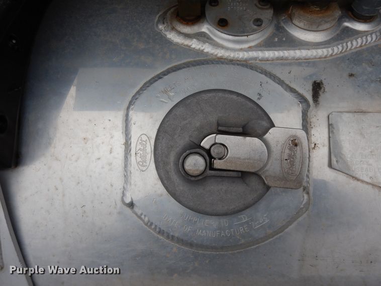 image for item DJ7471 2000 Peterbilt 378  semi truck