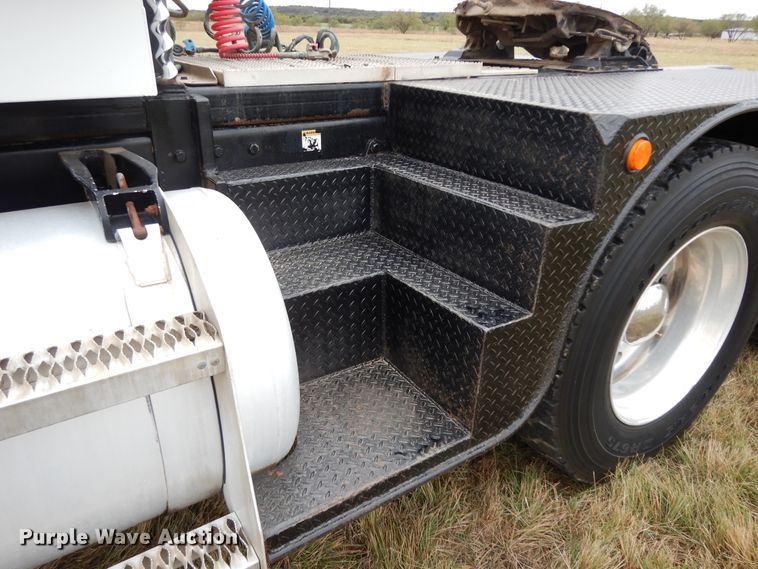 image for item DJ7471 2000 Peterbilt 378  semi truck