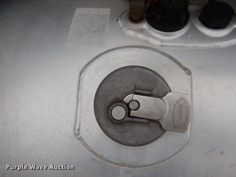 image for item DJ7471 2000 Peterbilt 378  semi truck