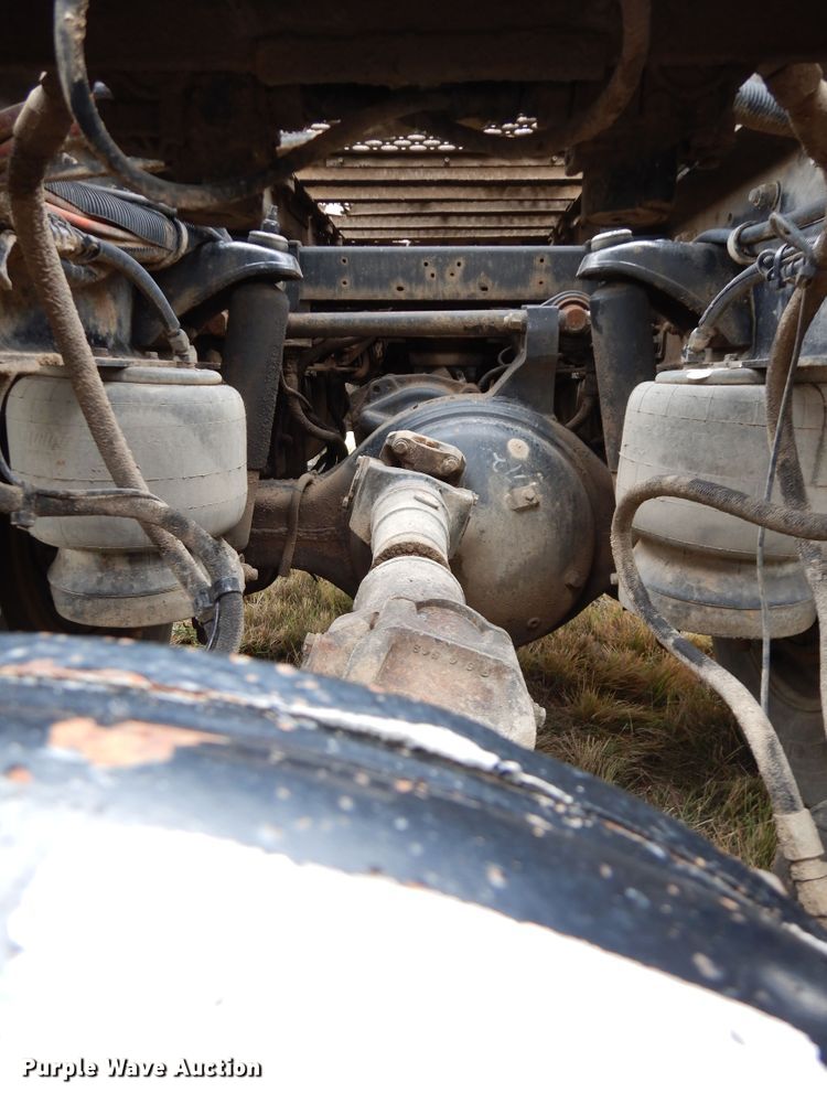 image for item DJ7471 2000 Peterbilt 378  semi truck