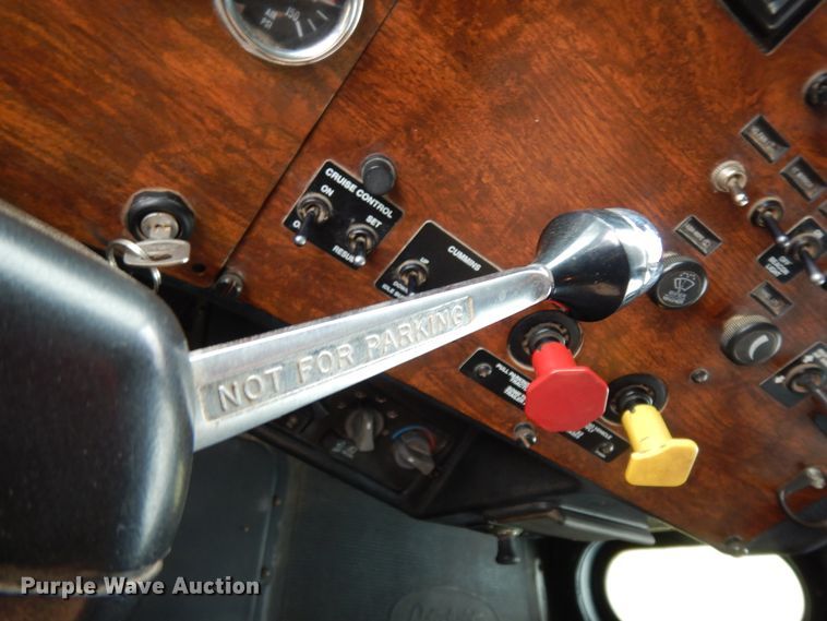 image for item DJ7471 2000 Peterbilt 378  semi truck