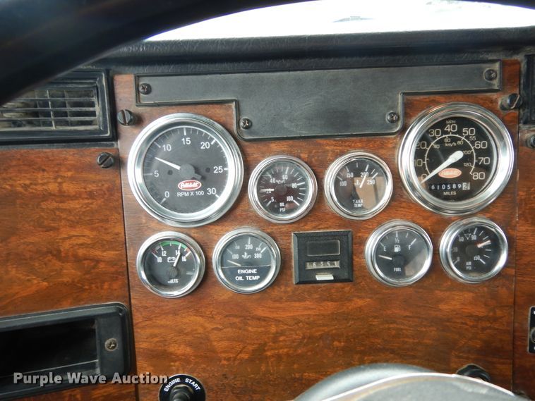 image for item DJ7471 2000 Peterbilt 378  semi truck