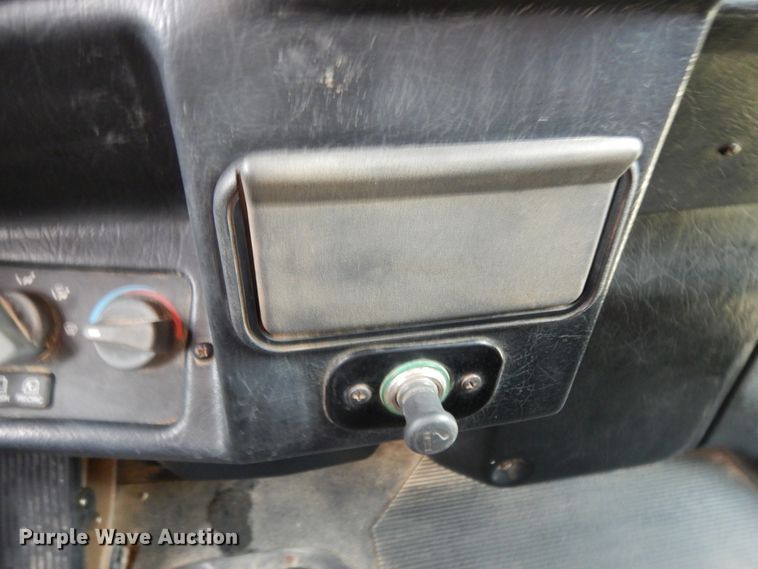 image for item DJ7471 2000 Peterbilt 378  semi truck