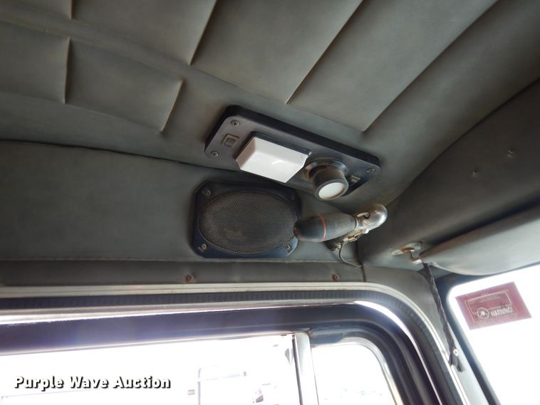 image for item DJ7471 2000 Peterbilt 378  semi truck