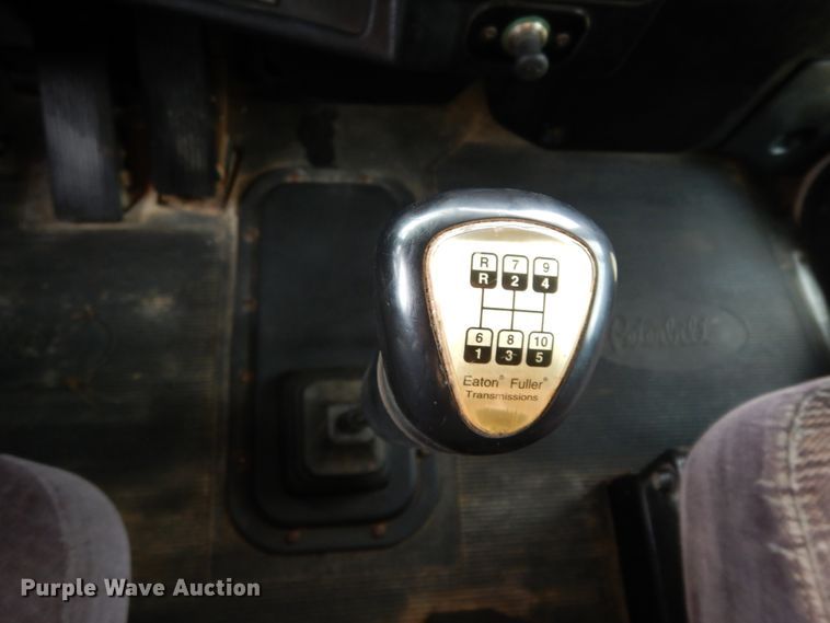 image for item DJ7471 2000 Peterbilt 378  semi truck