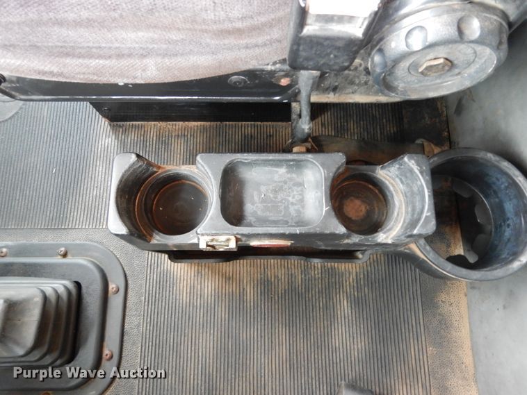 image for item DJ7471 2000 Peterbilt 378  semi truck