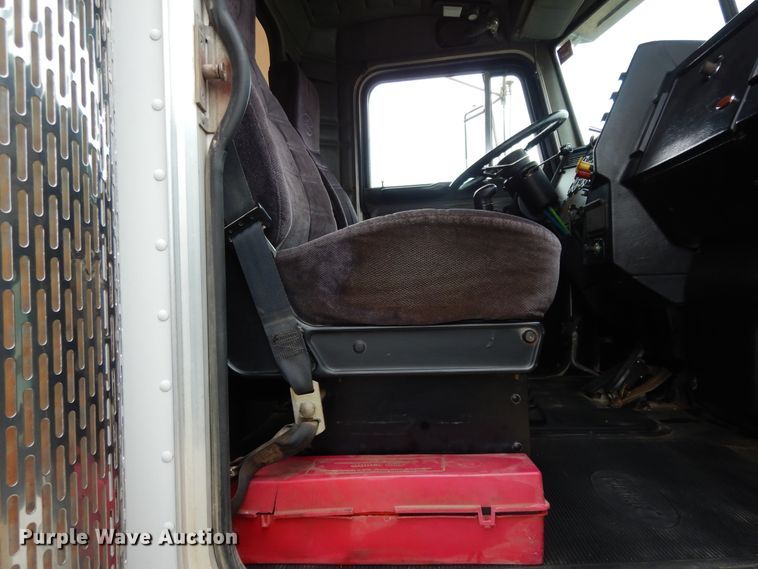 image for item DJ7471 2000 Peterbilt 378  semi truck