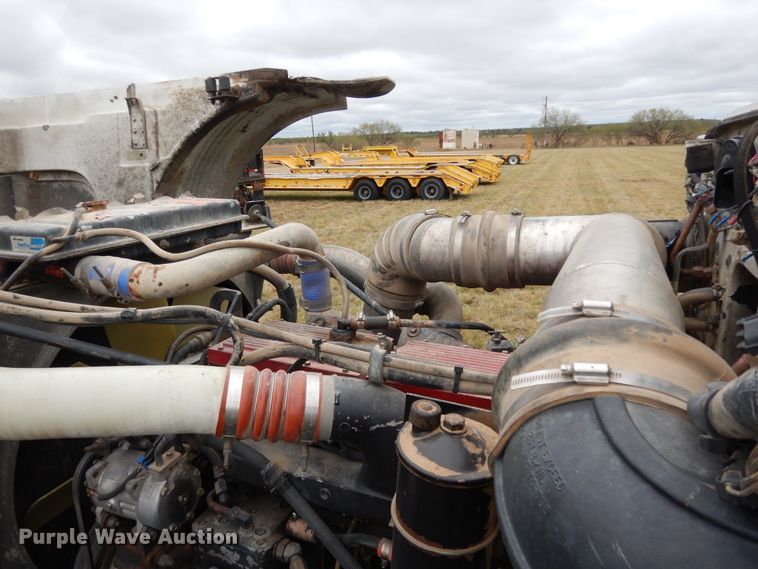 image for item DJ7471 2000 Peterbilt 378  semi truck