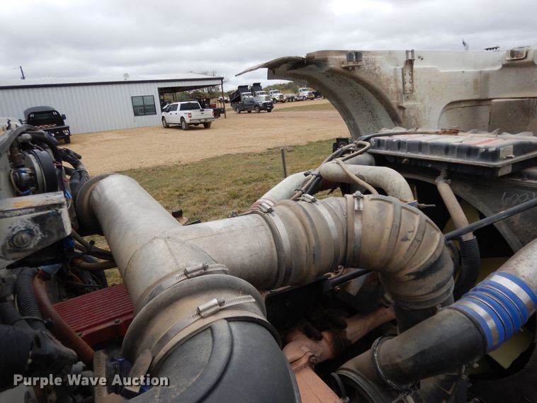 image for item DJ7471 2000 Peterbilt 378  semi truck