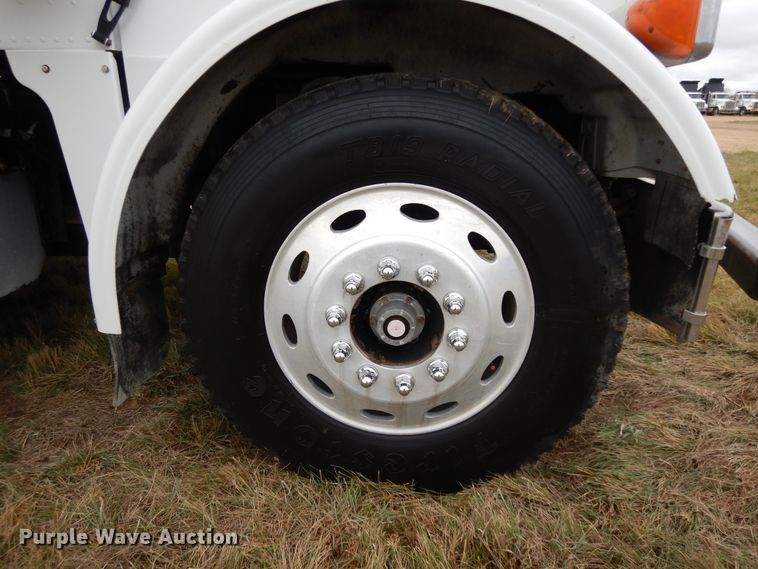 image for item DJ7471 2000 Peterbilt 378  semi truck