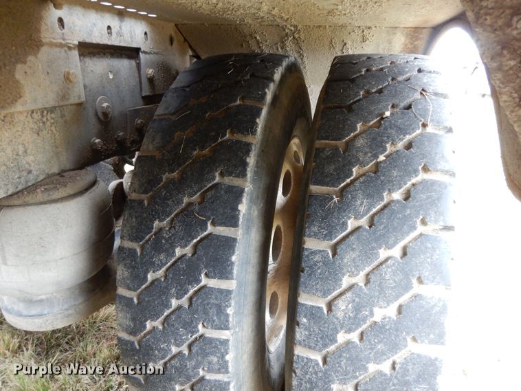 image for item DJ7471 2000 Peterbilt 378  semi truck