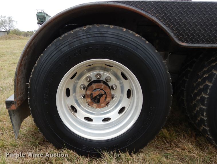 image for item DJ7471 2000 Peterbilt 378  semi truck