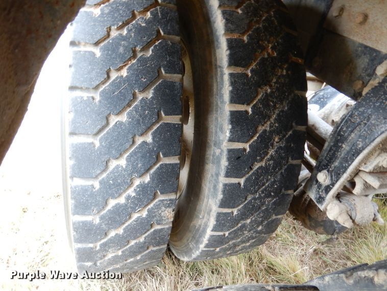 image for item DJ7471 2000 Peterbilt 378  semi truck