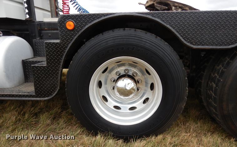 image for item DJ7471 2000 Peterbilt 378  semi truck