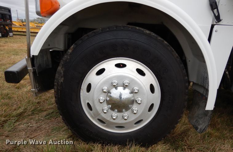 image for item DJ7471 2000 Peterbilt 378  semi truck