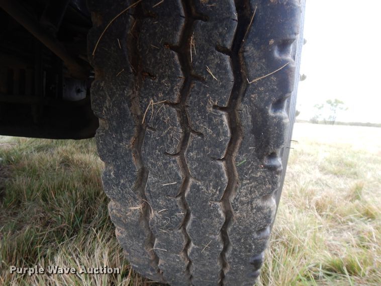 image for item DJ7471 2000 Peterbilt 378  semi truck