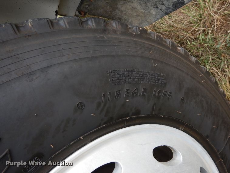 image for item DJ7471 2000 Peterbilt 378  semi truck