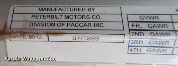 image for item DJ7471 2000 Peterbilt 378  semi truck