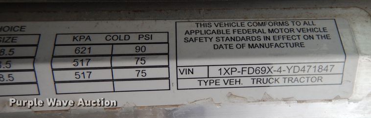 image for item DJ7471 2000 Peterbilt 378  semi truck