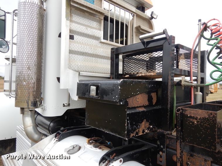 image for item DJ7472 1998 Peterbilt 378  semi truck