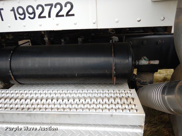 image for item DJ7472 1998 Peterbilt 378  semi truck