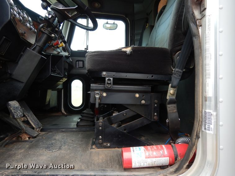 image for item DJ7472 1998 Peterbilt 378  semi truck