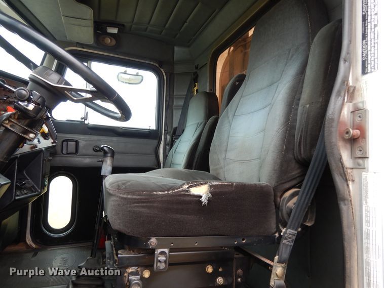 image for item DJ7472 1998 Peterbilt 378  semi truck